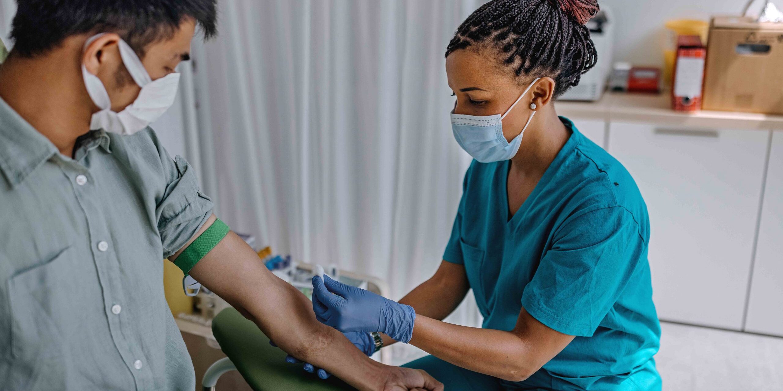 Nurse preparing patient to do a blood analysis
