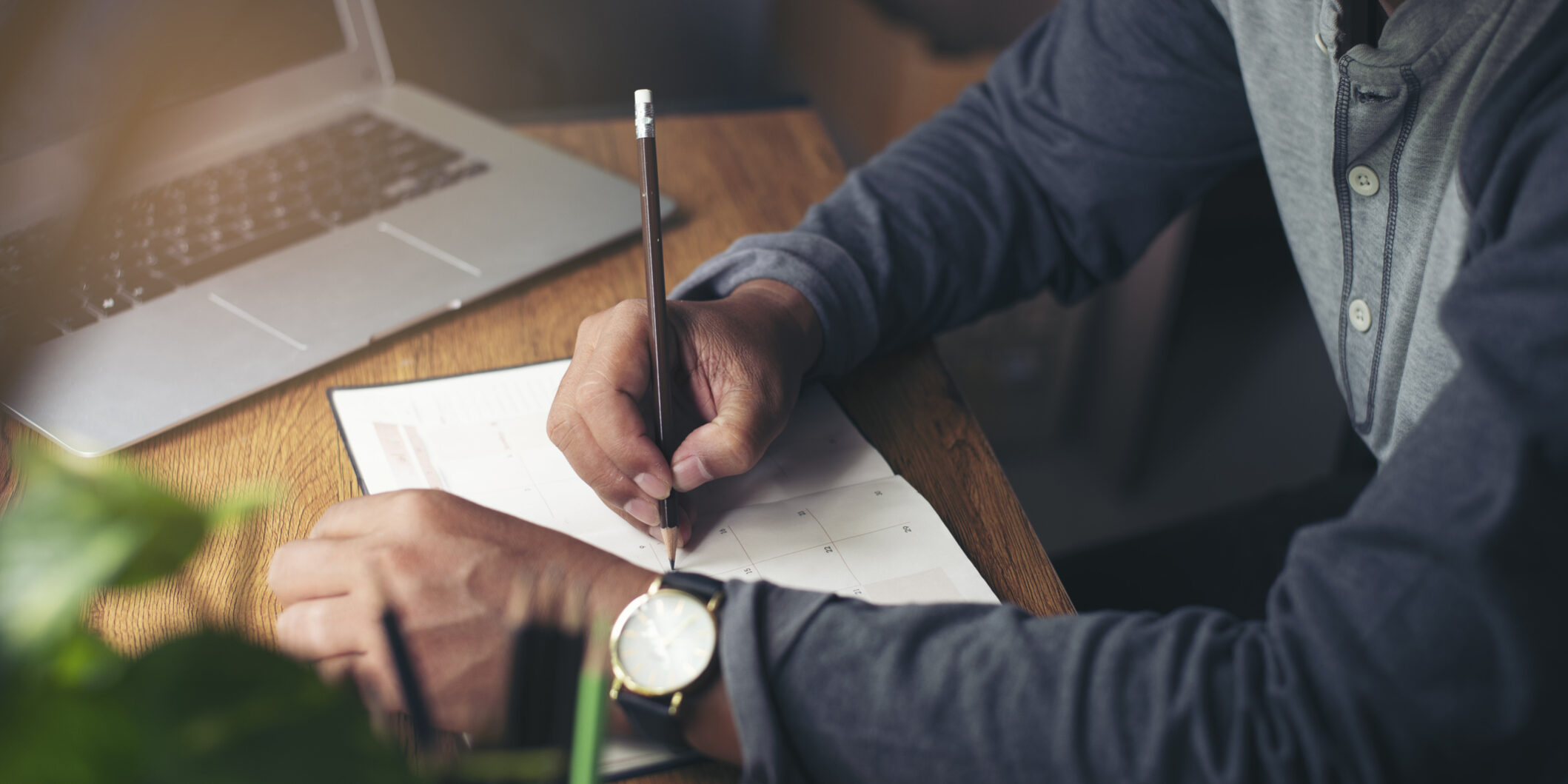 This calendar outlines the responsibilities that retirement plan sponsors must adhere to, specifically focusing on 401(k) plans for the year 2025.